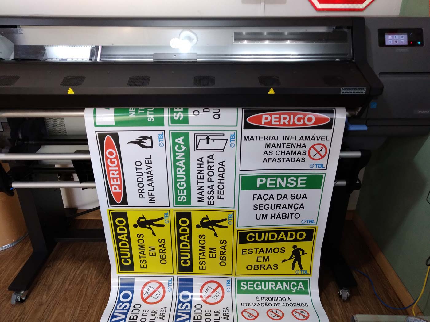 Placas de sinalização personalizadas em Curitiba - Blog Sinal Center